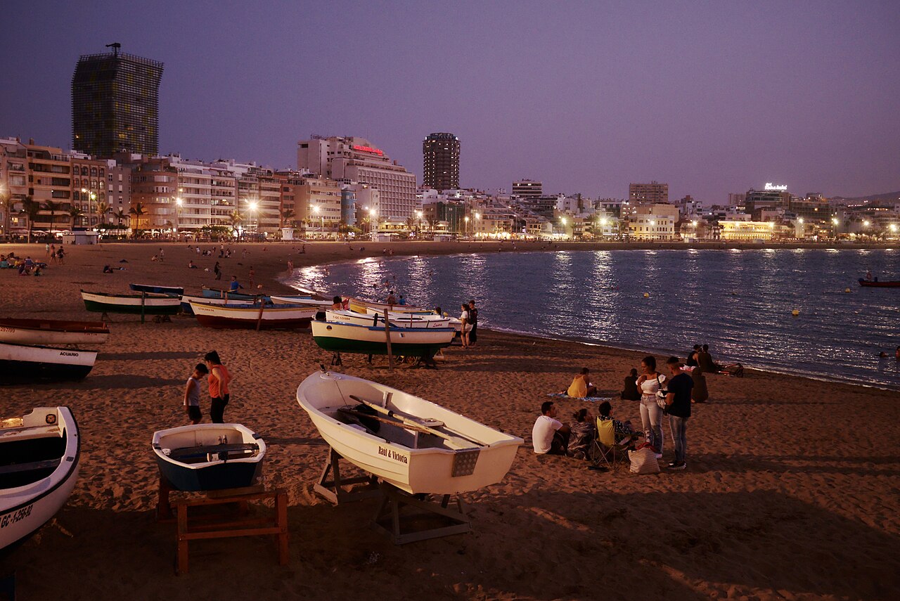 Der Stadtstrand Playa de las Canteras in Las Palmas de Gran Canaria
