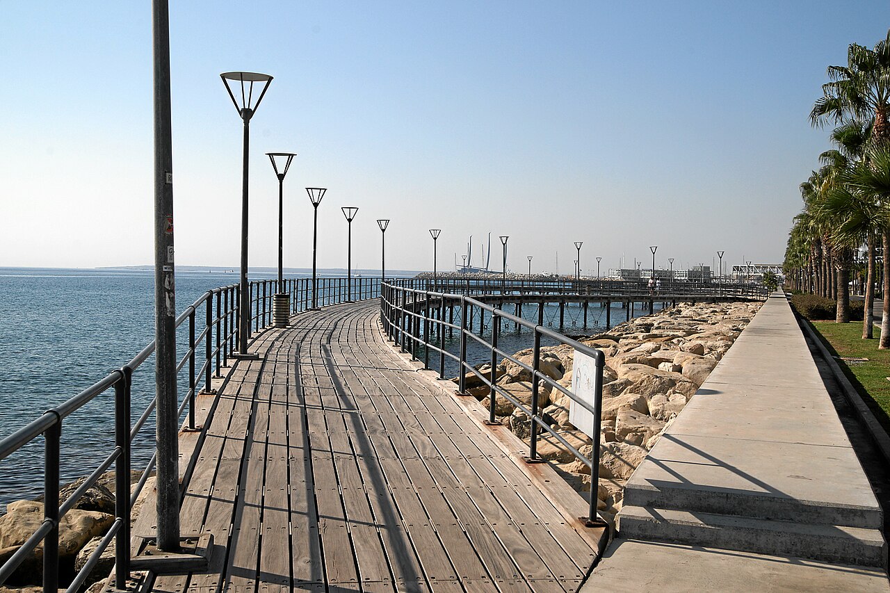 Die Molos-Strandpromenade von Limassol