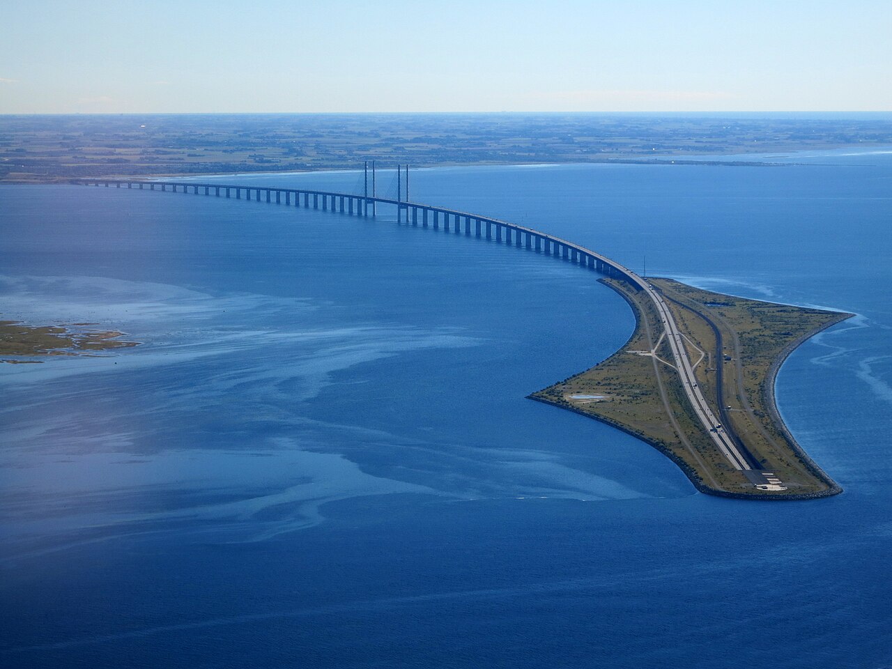 Die Öresundbrücke zwischen Dänemark und Schweden mit Eisenbahnstrecke